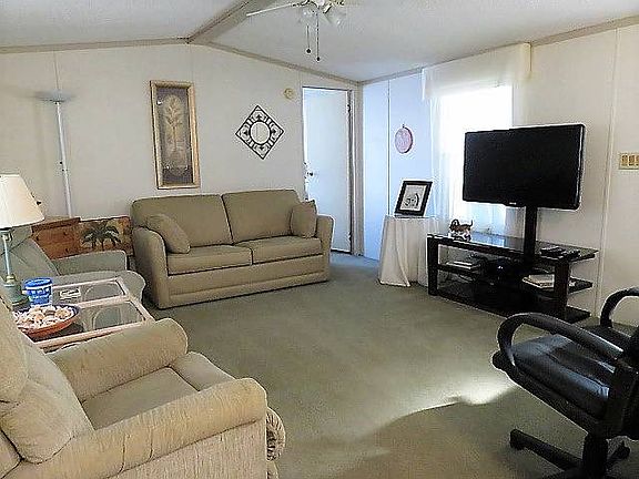 2nd image of 402 Shawn Ave