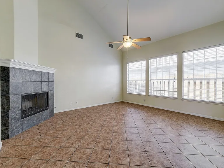5102 Caswell Ave — Photo 9
