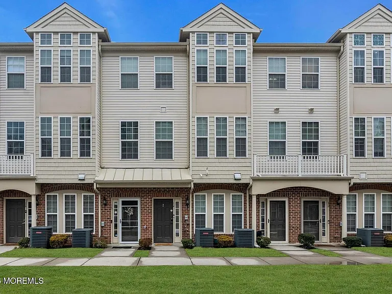 14 Kyle Dr — Photo 1