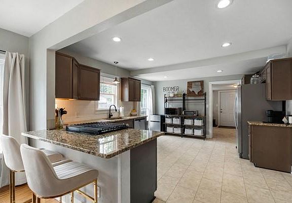 5th image of 1127 W Symmes St