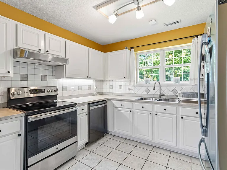 111 Briarhaven Dr — Photo 5