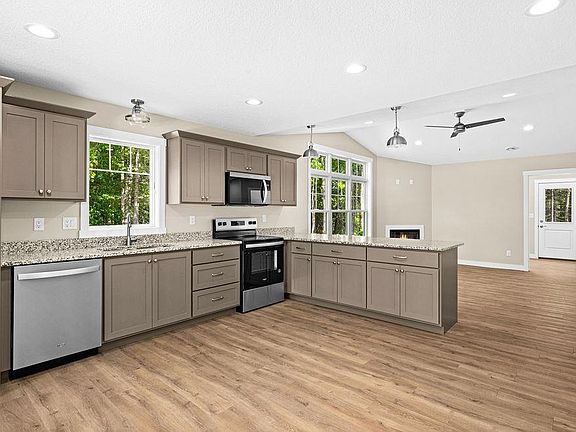 3rd image of 3138 Maple Dr #3138