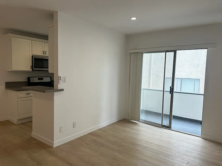 1638 Granville Ave #5 — Photo 12