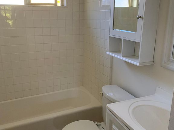 4th image of 2711 P St APT 01