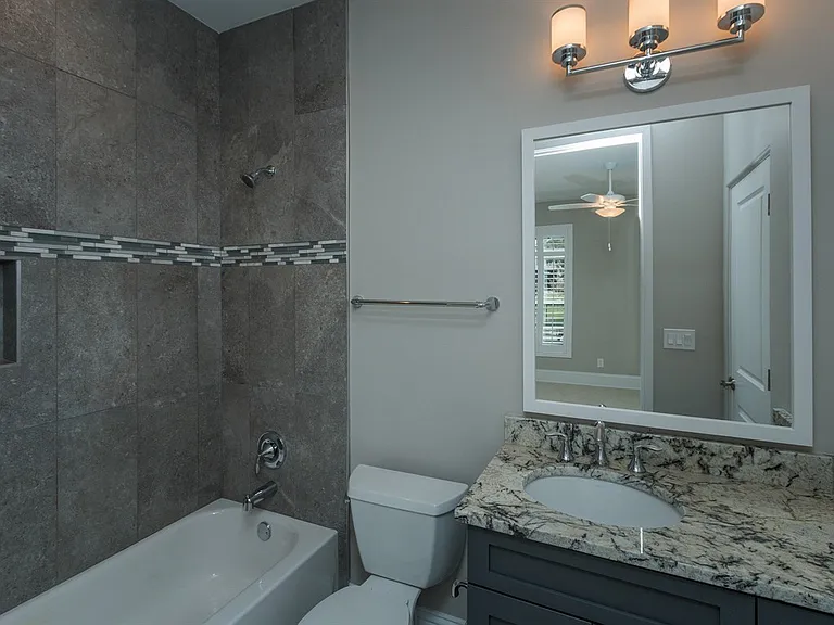 665 E Jackson St — Photo 18