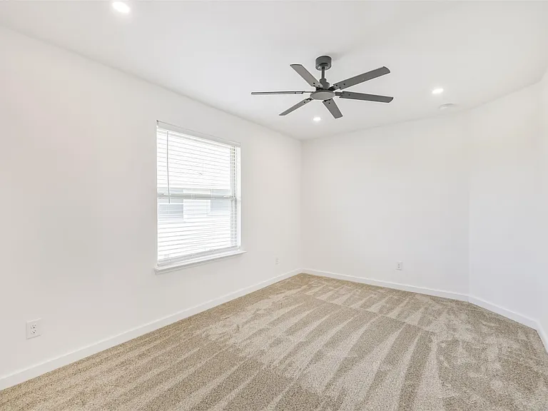 15203 Lake Powell Dr — Photo 25