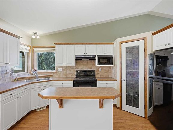 4th image of 5406 NE 64a Street Close
