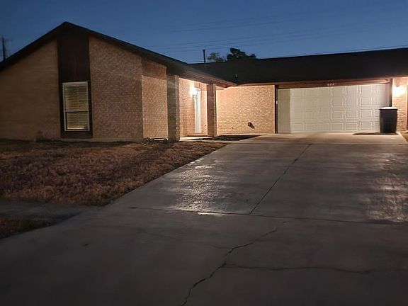 3rd image of 606 Skyline Ave
