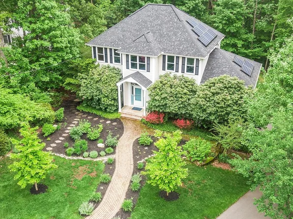 9 Wellington Circle, Atkinson, NH 03811
