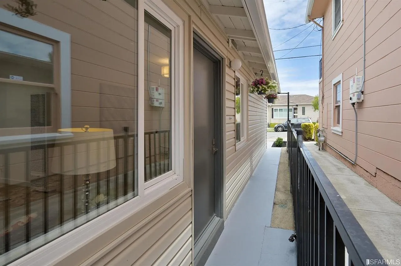 449 Poplar Ave — Photo 2