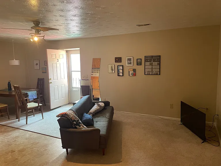 120 S Lewis St #3 — Photo 3