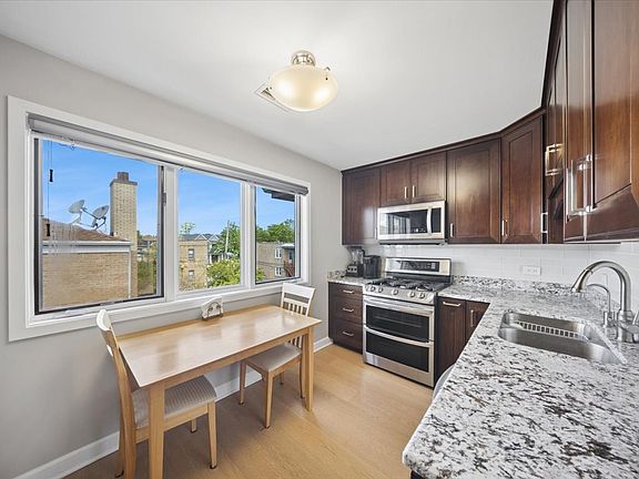 3rd image of 6625 N Northwest Hwy APT 303