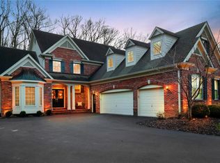 456 Hickory Trace Dr, Saint Albans, MO 63073