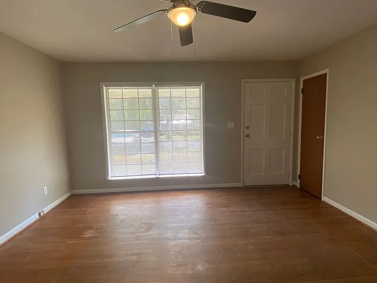 197 Merlin Dr — Photo 2