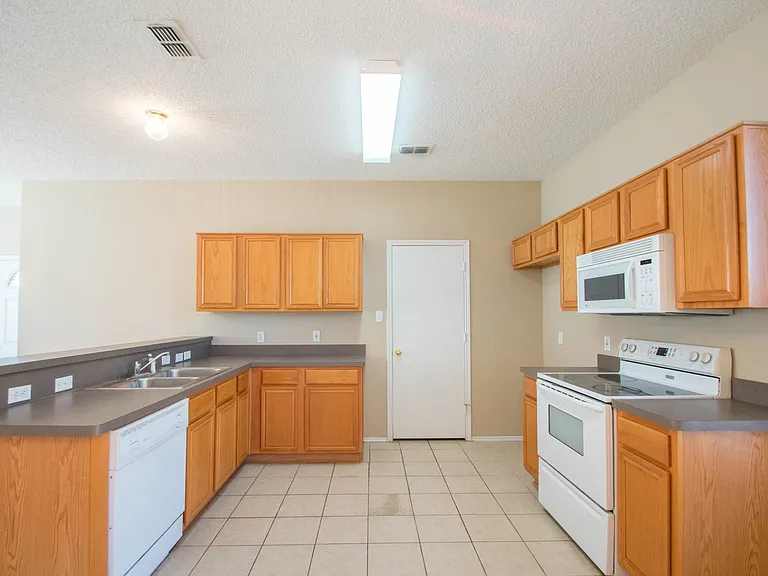 6316 Downeast Dr — Photo 10