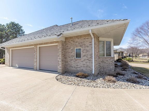 3rd image of 709 Cherry Hills Ln