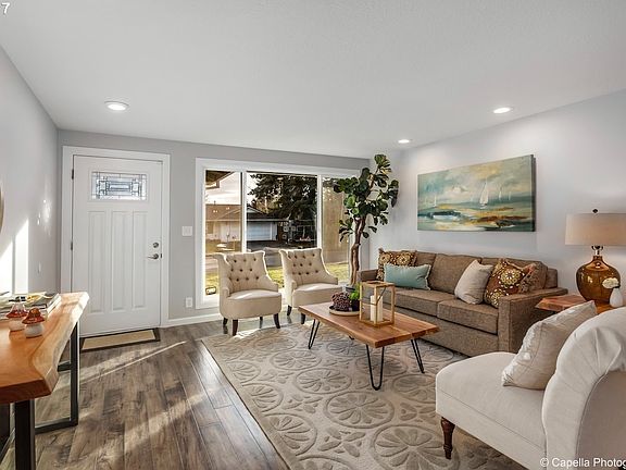 4th image of 353 SE 33rd Ave