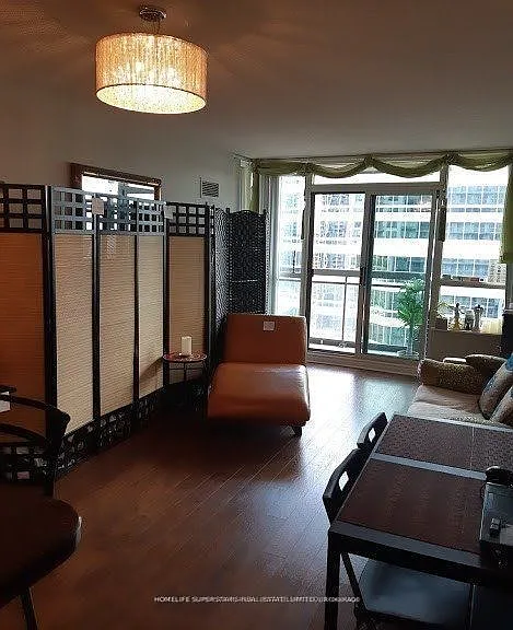 18 Parkview Ave #2001 — Photo 3