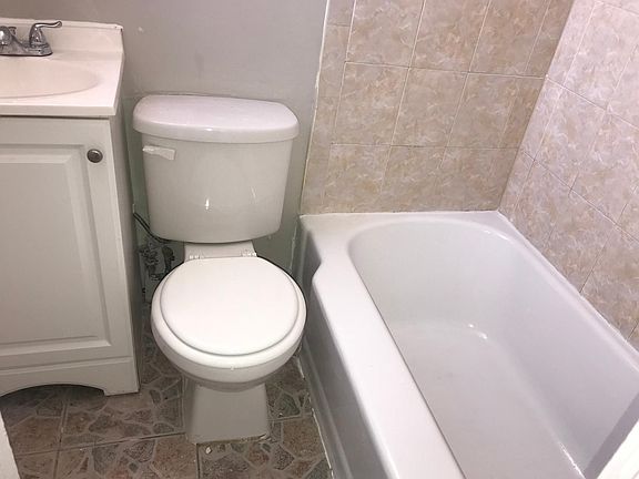 2nd image of 18 Westervelt Pl APT 1