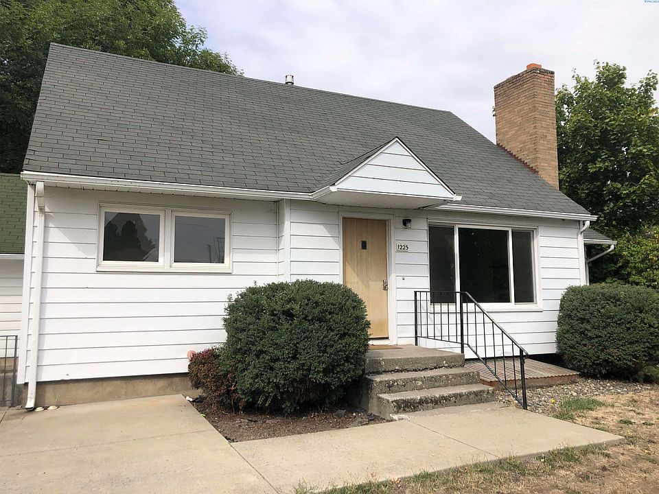 1st image of 1225 NE Orchard Dr