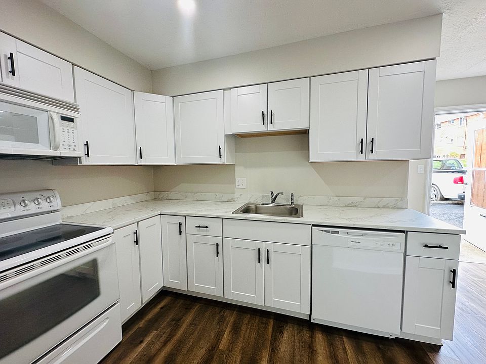 1st image of 1710 Ivy St #136