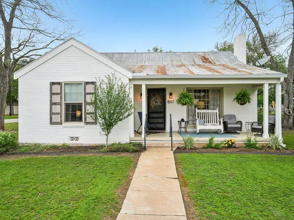 801 Bishop St, Smithville, TX 78957