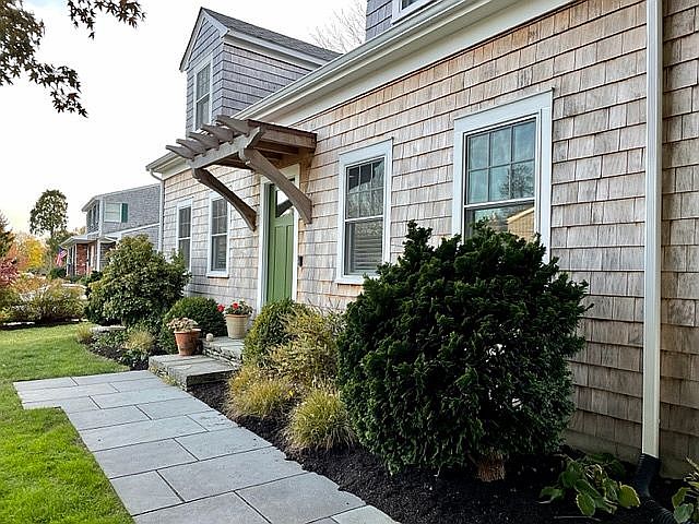 2nd image of 3 Vanderbilt Ave