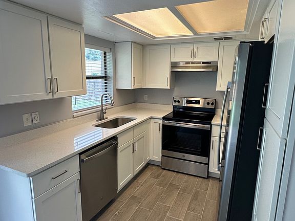 5th image of 2912 Victory Palm Dr