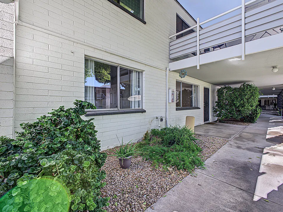 721 E Montebello Ave #115