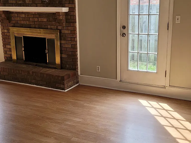 1827 Valley Brook Dr — Photo 3