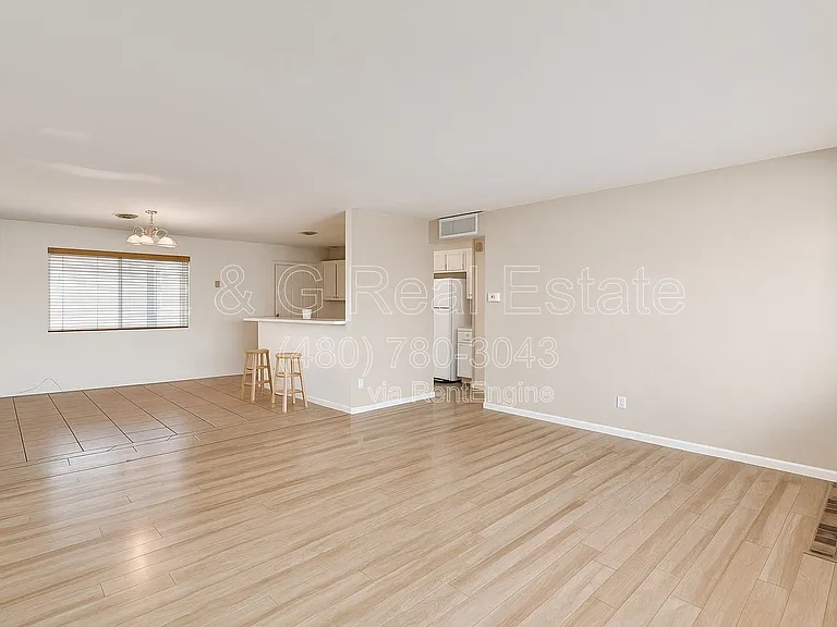 1308 W 6th St — Photo 5