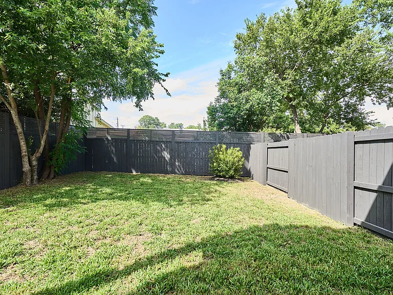 412 Hackberry Ln #A — Photo 34