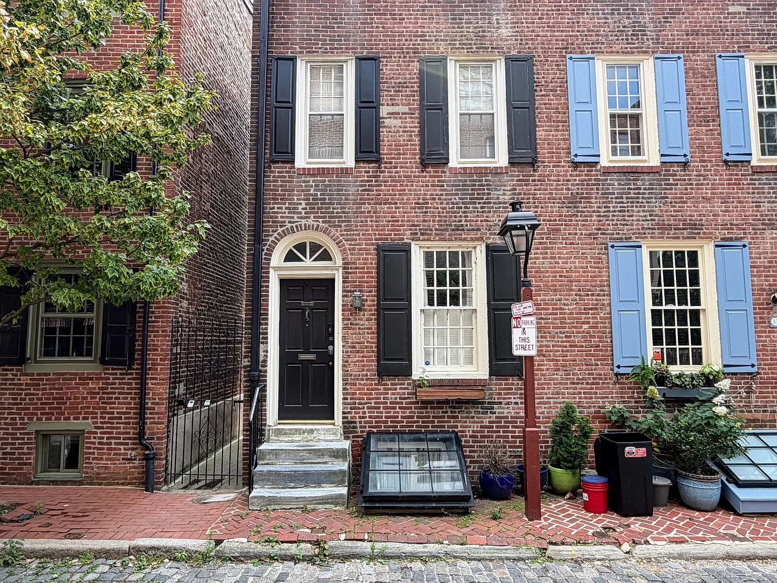 2 bed, 1129 sqft, $2,700 — Photo 2