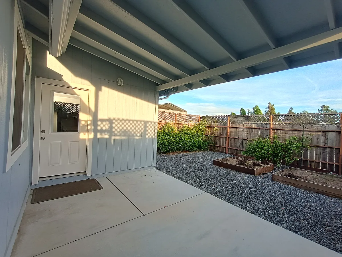 Building Photo - 2116 Dennis Ln #B