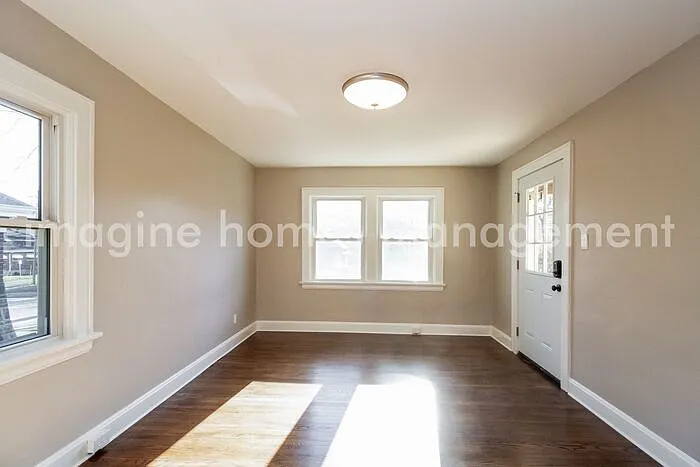 2 bed, 1.0 bath, 883 sqft, $2,195 — Photo 3