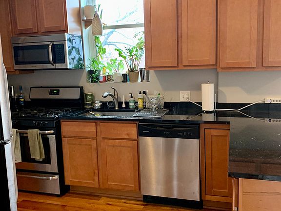 5th image of 3273 W Armitage Ave #3R