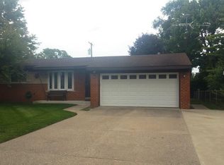 8922 Hensley Dr, Sterling Heights, MI 48314