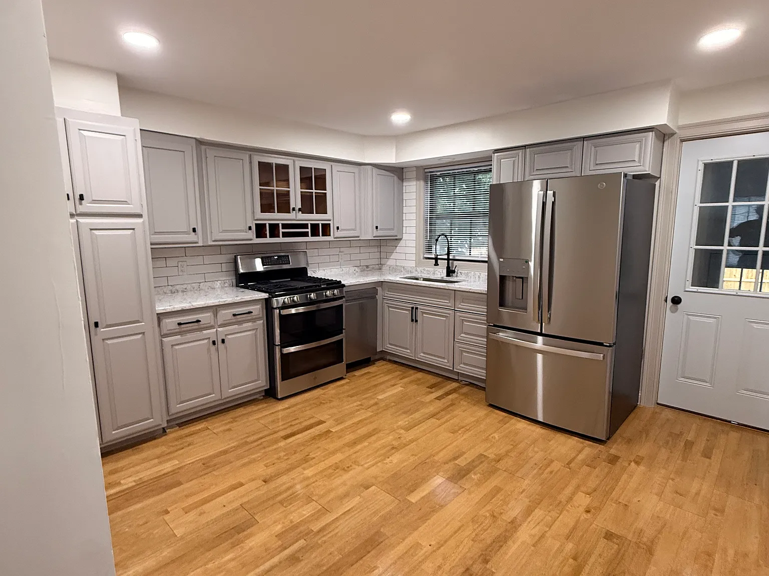 3 bed, $2,200 — Photo 3
