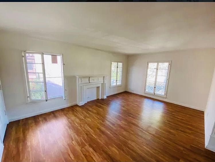 1st image of 220 S Poinsettia Pl #220