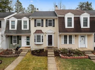 19 Palmer Ct, Sterling, VA 20165