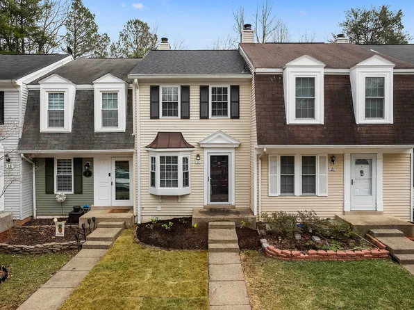 19 Palmer Ct, Sterling, VA 20165