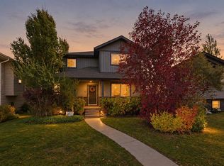77 W Aztec Cres, Blackfalds, AB T4M0M2