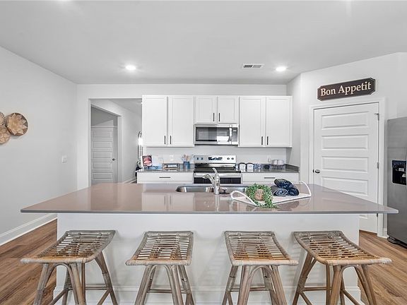 7th image of this home