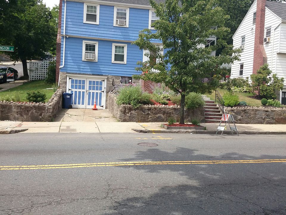 2nd image of 905 Washington St