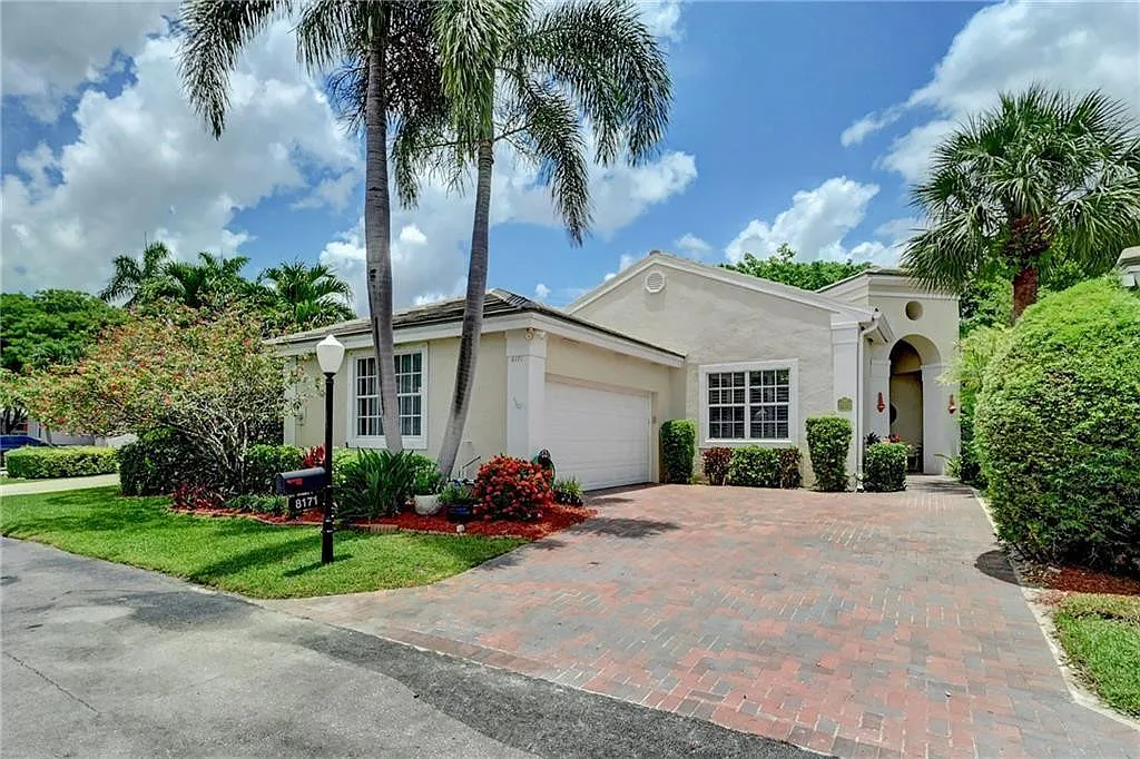 Building Photo - 8171 Hampton Wood Dr