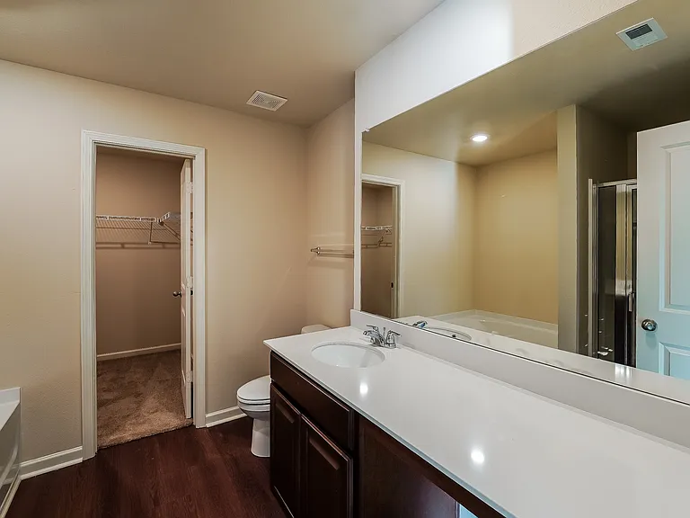 530 Clover Cir — Photo 12