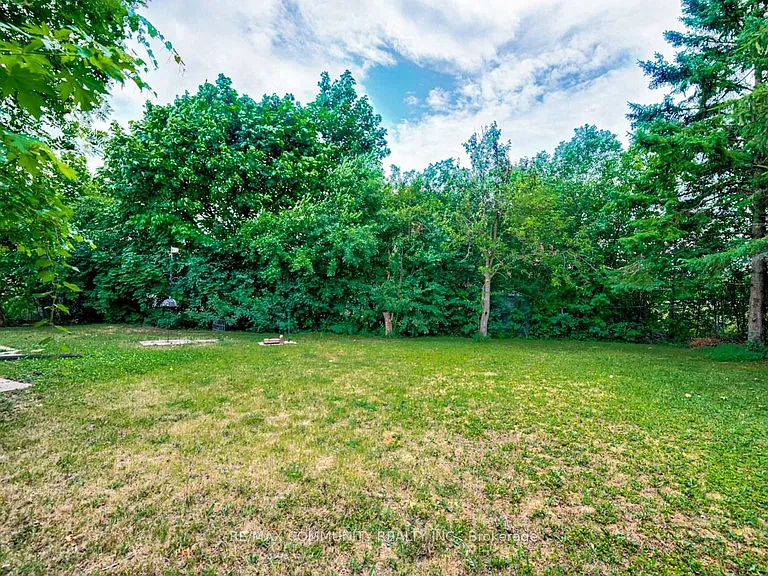 12 Moonbeam Grv #LOWER LEVEL — Photo 11