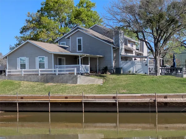 688 Harbor Dr N, Azle, TX 76020