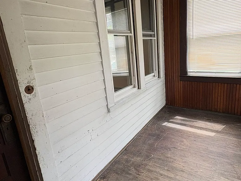 24 Curtin Ave — Photo 3