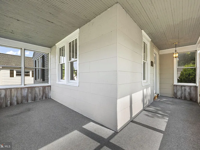 101 Curtis Ave — Photo 3